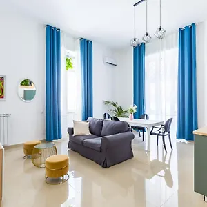 Naiva Naples